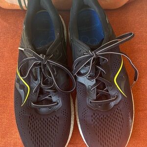 Saucony Triumph 18 Men's Running Shoes - Black/Yellow - Size 10